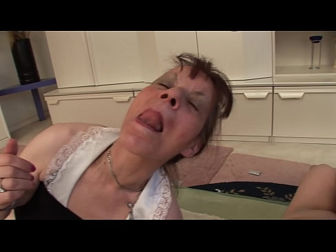 ❤️ Zwei Großmütter und ein Großvater haben einen Dreier Porno bei uns