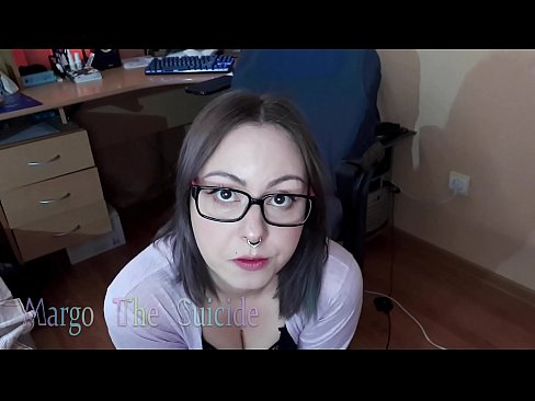 ❤️ Sexy Girl mit Brille saugt Dildo tief vor der Kamera Porno bei uns